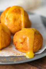 Rabanadas poveiras with egg cream and cinnamon