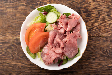 ローストビーフとトマトのサラダ