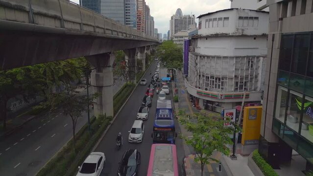 Big traffic jam, on Asian road with buses and cars. Tranquil aerial view flight flyover drone footage
bangkok city ari thailand, dezember 2022. 4k marnitz Cinematic