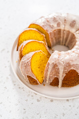 Simple vanilla bundt cake from box cake