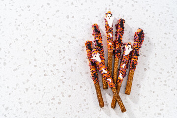 Halloween chocolate-covered pretzel rods