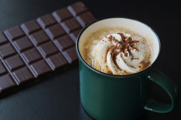 ホイップクリームがのったカフェモカ