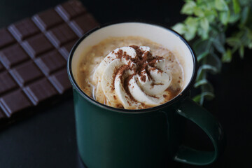 ホイップクリームがのったカフェモカ