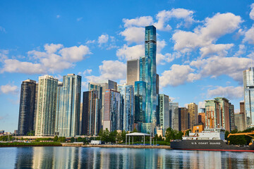 Obraz premium Beautiful Chicago downtown skyline including Vista Tower on lake with morning light