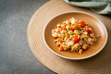 stir-fried tomatoes with egg on plate