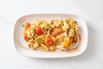 stir-fried tomatoes with egg on plate