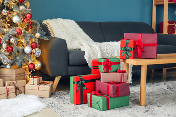 Stand with Christmas gifts in living room