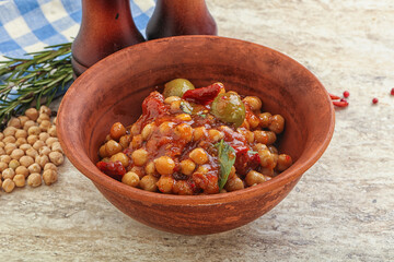 Chickpea beans with dry tomato and olives