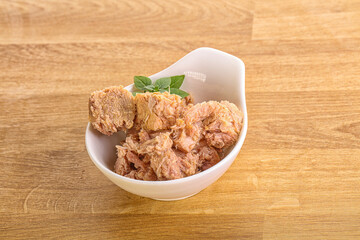 Canned tuna fish with oil