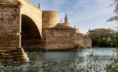 Fototapeta na wymiar The Stone Bridge (Puente de Piedra) crossing the Ebro river. Medieval architecture in Zaragoza, Spain