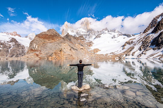 panoramic view of laguna de los 3  with fitz roy at background, argentina