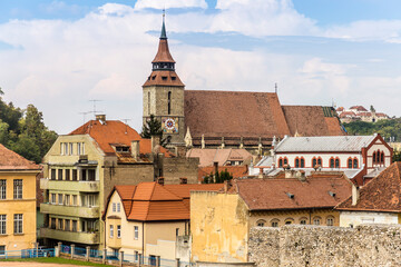 Obraz premium Panorámica de la Catedral de Brasov desde el cemeterio, Rumania
