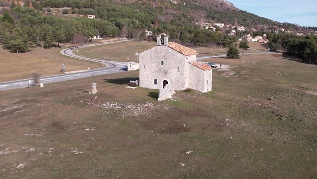 The chapel of Gratemoine in the plain of Seranon