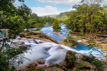 Fototapeta na wymiar Cascadas de Agua Azul waterfalls. Agua Azul. Yucatan. Mexico