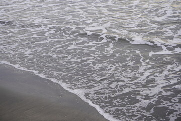 [Japan] View of the edge of the water in Yuigahama beach (Kamakura city, Kanagawa)