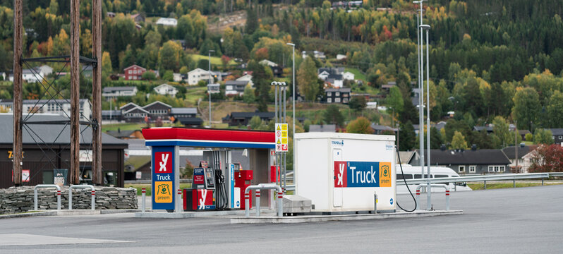 Yx truck preem gas station. To simulate the rising inflation and expensive oil and gas prices.