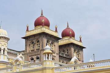 Fototapeta na wymiar Red dome of Mysore palace