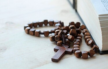 praying with the bible and cross on a table at home stock photo 