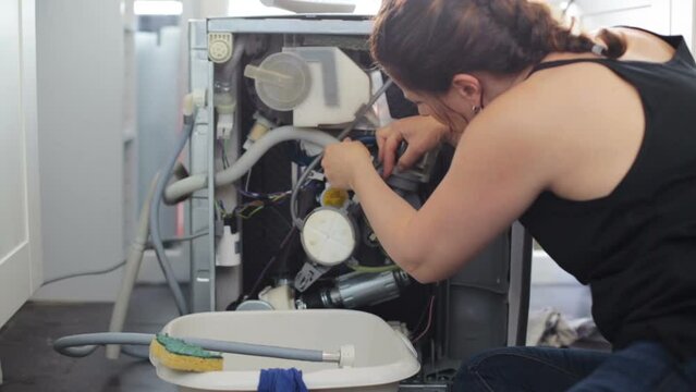 Woman Try To Fix The Leak Of Her Washing Machine