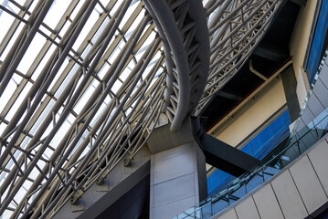 Obraz premium Close-up of a steel structure dome in a modern building interior