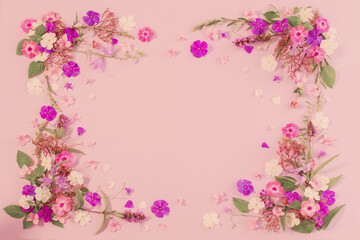 Obraz na płótnie Canvas pattern of summer flowers on color paper background