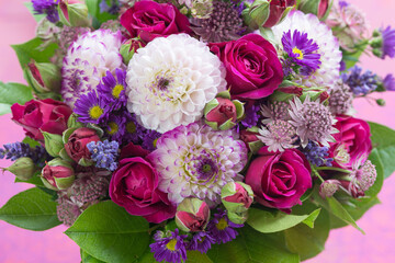 Blumenstrauß mit Dahlien