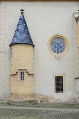 Kitzingen - Kleiner Treppenturm an St. Johannes.