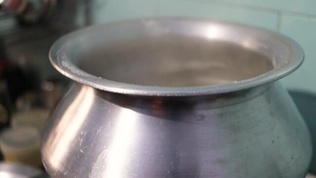 Aluminium utensils