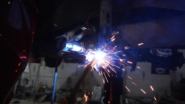 car repair, installation of rear disc brakes instead of drums, welding, locksmith and turning works
