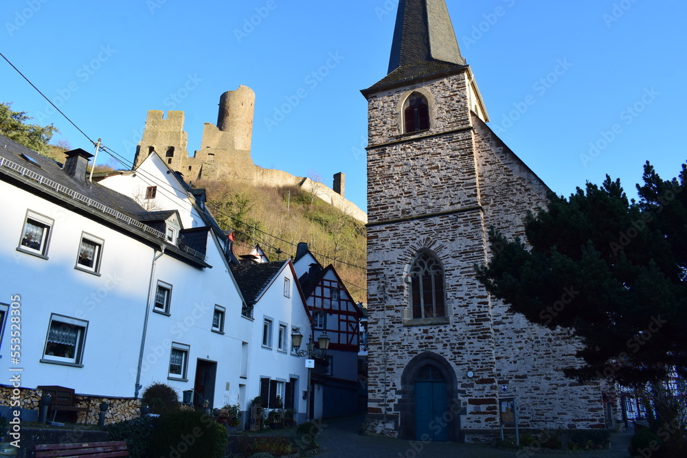 Poster Löwenburg und Kirche Monreal