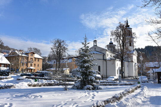 Krynica Zdr&oacute;j, śnieg, zima, uzdrowisko, Małopolska, Polska, centrum, deptak, 
