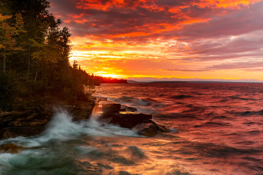 Vivid Sunset Over Lake Superior. Sun Reflects On The Waters As Waves Crash Into An Inlet