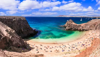 Foto op Aluminium Lanzarorote Canary islands beach scenery.  popular scenic Papagayo beach in the south near Playa Blanca. © Freesurf