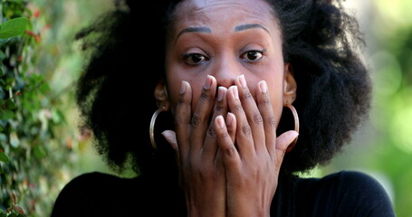 African woman reacting with SHOCK and SURPRISE - obrazy, fototapety, plakaty