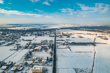 wieś w Polsce na Śląsku zimą, panorama z lotu ptaka, Olza w gminie Gorzyce