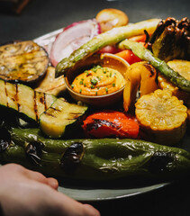 Barbacoa de verduras en un asador argentino

