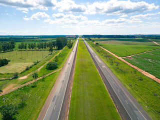 Fototapeta na wymiar Agro plantação vista aérea fazendas estrada