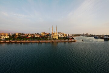 Fototapeta na wymiar Stadt Suez am Eingang zum Kanal