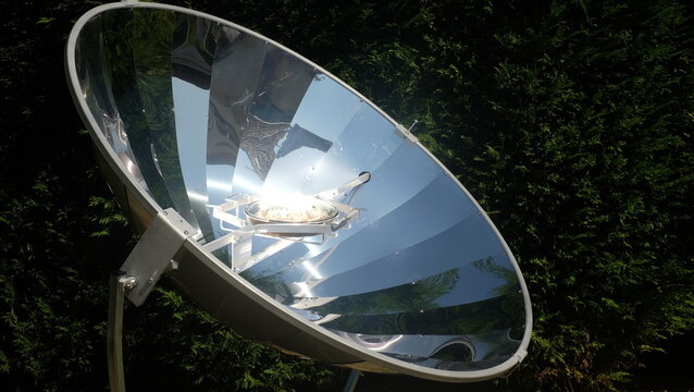 Parabolic solar cooker concentrating the sunlight