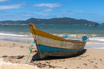 Obraz na płótnie Canvas Boats in Zimbros beach