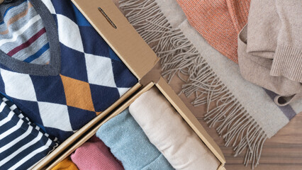 段ボールに入れた服｜衣替え・断捨離・リサイクル　イメージ