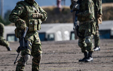 銃を構える自衛官（Japanese soldier holding tha rifle）