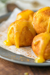 Rabanadas poveiras with egg cream and cinnamon