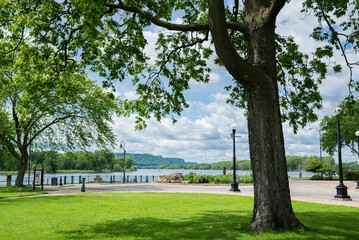 Obraz premium River park with trees and Bluffs in the background