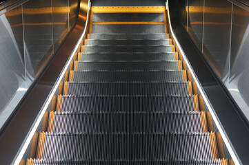 escalator going up