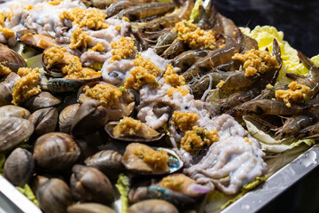 Fresh uncooked ingredient of seafood platter。