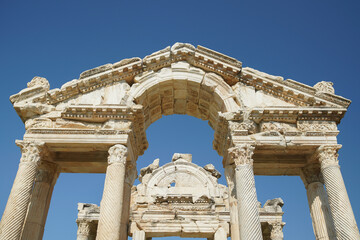 Obraz premium Monumental Gateway, Tetrapylon in Aphrodisias Ancient City in Aydin, Turkiye