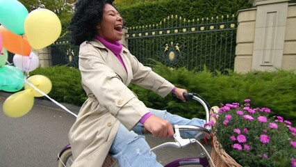 Close-up view of charming, female tourist enjoying picturesque urban landscape. Woman feeling joyous and astonished by weekend trip in along beautiful park. High quality 4k footage