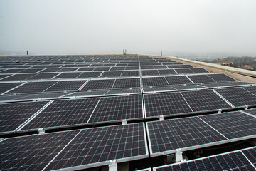 Photovoltaic power station or solar power plants on roof of a building.Foto: Tonda Tran