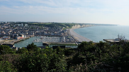 Fototapeta premium Normandie Küste Stadthafen